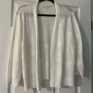 Leaf short sweater white never worn, but no tags extra large